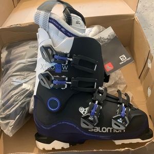 NWT Salomon womens smi boots 25.5
